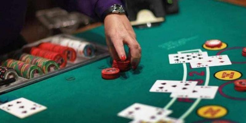 Bluff - Cách Tối Ưu Chiến Thắng Khi Cá Cược Poker Tại F168 6 Thời điểm nên sử dụng mẹo đánh lừa đối thủ trong Poker